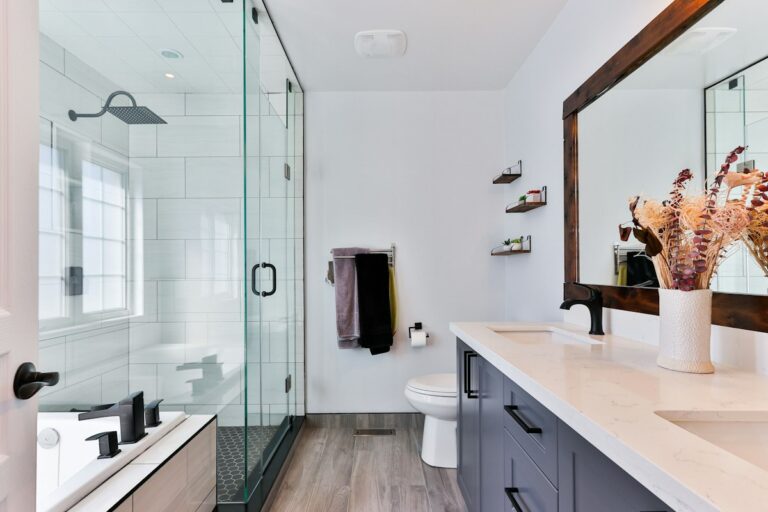 Small Bathroom Storage Without Drilling a Single Hole